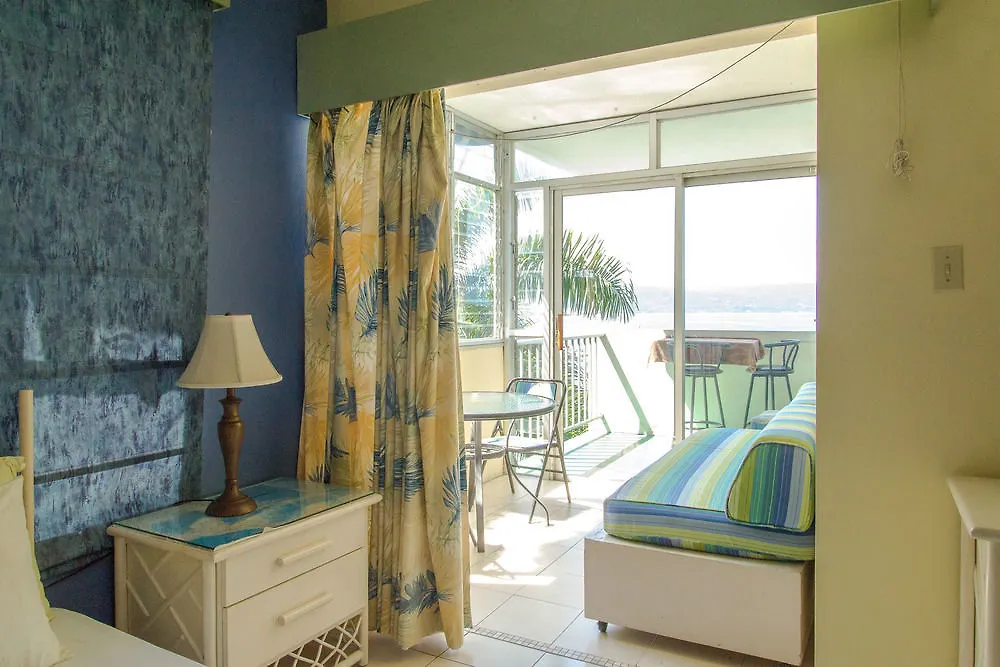 Sky Lounge Beach Studio Montego Bay Apartamento