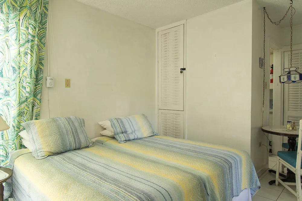Sky Lounge Beach Studio Montego Bay Apartamento
